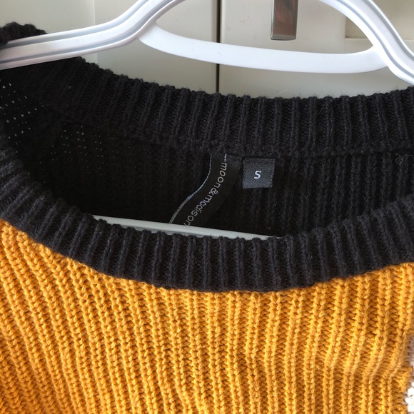 Cropped Block Sweater - Picture 4 of 6